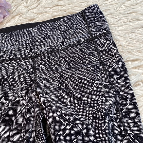 Lululemon Pace Rival Crop in Formation Alpine White Black sz 6 - Picture 4 of 13